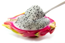 Buah Naga dan Kiwi Lebih Asyik Dinikmati dengan Sendok