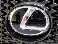 Bea Masuk Naik Jadi 50%, Pasar Mobil Mewah Bakal Makin Lesu