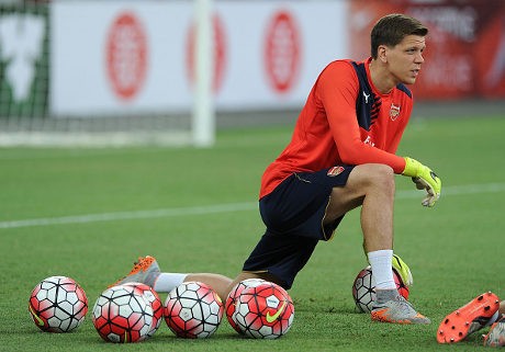 Szczesny Selangkah Menuju Roma