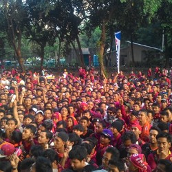 Lautan Merah-Kuning di GBK