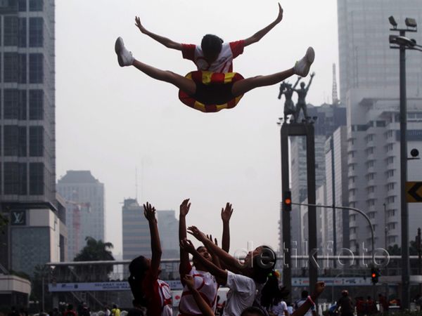 Aksi Cheerleaders yang Mendebarkan