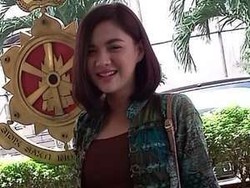 Main Film Pertama Kali, Vicky Shu Tak Canggung