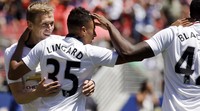 Para pemain Manchester United merayakan gol. Dalam pertandingan ini, MU berhasil mengalahkan Barcelona dengan skor akhir 3-1. Mark Avery/Reuters/detikFoto.