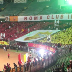 Nyanyian Tanpa Henti Romanisti dari Tribun Selatan GBK