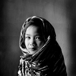 Mau Bikin Classic Portrait Keren di Rumah? Begini Caranya!