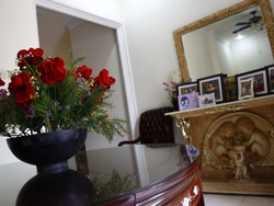 Ini Cerita Meja Unik di Ruang Tamu Yuki Kato