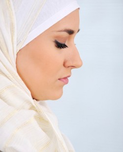 Berhijab Saat Naik Kereta di Inggris, Wanita Ini Diserang Pria Tak Dikenal