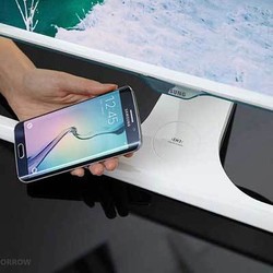 Wow! Monitor Ini Punya Charger Wireless untuk Ponsel