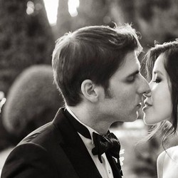 Pendiri Facebook Pamer Foto Pernikahan dengan Wanita Indonesia