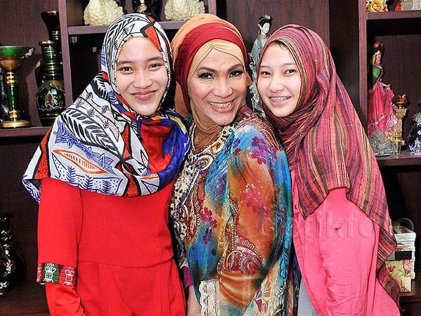 Kebersamaan Dorce dan Dua Putrinya