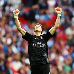 Szczesny Ucapkan Halo Pada Roma