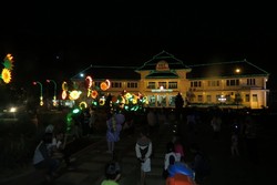Nongkrong Asyik Malam Hari di Malang, Tugu Bundaran Tempatnya!