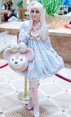 Foto: Alyssa Salazar, Hijabers yang Senang Bergaya Ala Lolita Jepang