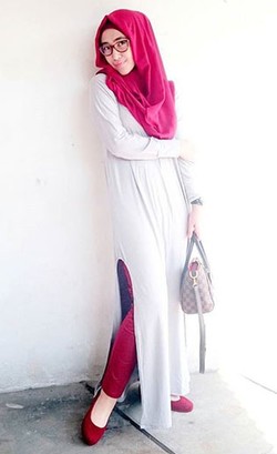 Foto: Tampil Modis dengan Hijab Instan untuk Wanita Berkacamata