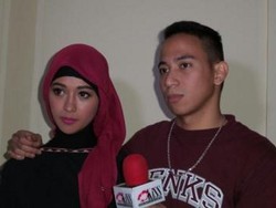 Suami Poppy Bunga Nyambi Jadi Sopir Uber