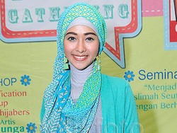 Suaminya Jadi Sopir Uber, Poppy Bunga Santai