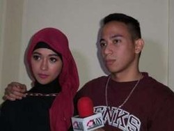 Suami Poppy Bunga, Pengacara yang Nyambi Jadi Sopir