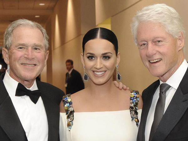 Katy Perry Eksis Bareng George W. Bush dan Bill Clinton Katy Perry Eksis Bareng George W. Bush dan Bill Clinton