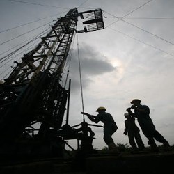 Kelebihan Pasokan, Harga Minyak Dunia Turun