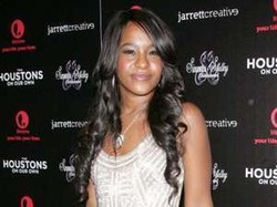 Kebiasaan Aneh Ini Jadi Penyebab Kematian Putri Whitney Houston?