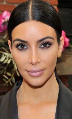 Terungkap, 10 Rahasia Make-up Kim Kardashian