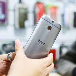 Kini Ponsel Metal Pun Bisa Pakai Wireless Charging