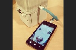 Canggih! Lampu Tenaga Air Laut yang Bisa Charge Ponsel