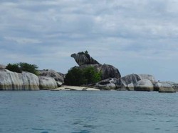 Mau Island Hopping yang Seru, Belitung Tempatnya!