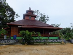 Wisata Religi di Bangka, Ada Masjid Unik 100% dari Kayu