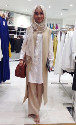 Foto: Gaya Selebgram Hijab Saat Peluncuran Koleksi Hana Tajima di Uniqlo