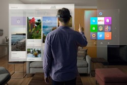 Pengalaman Seru Menjajal Kacamata 3D Hologram Microsoft