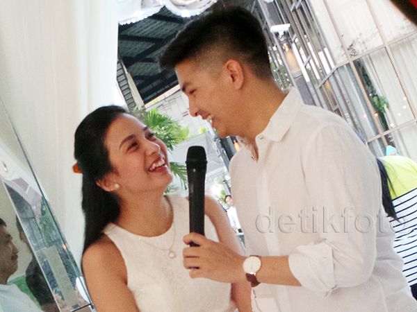 Sweet! Ini Foto-foto Kejutan Romantis Glenn Alinskie untuk Chelsea Olivia