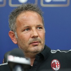 Benitez: Milan Akan Sukses bersama Mihajlovic