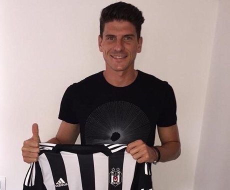 Mario Gomez Resmi Berlabuh di Besiktas