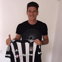 Mario Gomez Resmi Berlabuh di Besiktas
