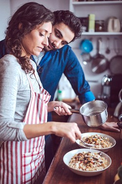 Survei: Pria Lebih Bahagia Jika Istrinya Jadi Ibu Rumah Tangga