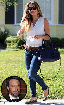 Senyum Pengasuh Cantik yang Diduga Jadi Selingkuhan Ben Affleck