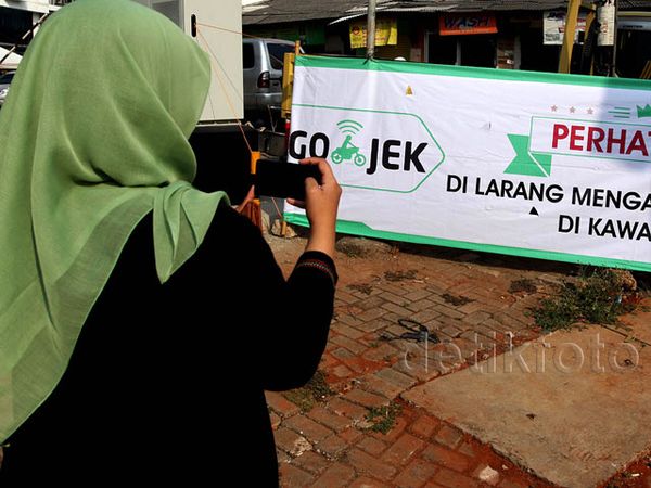 Poster Pelarangan Go-Jek di Jalan Kebagusan