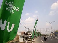 Umbul-umbul NU Hiasi Jalan Raya Mojoagung