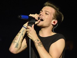 Injak Wajah Naughty Boy, Louis Tomlinson 1D Masih Kesal?