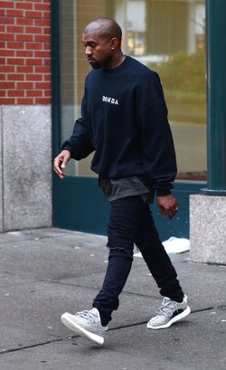 Diminati di Indonesia, Sepatu Kanye West Dijual 6 Kali Lipat Harga Resmi