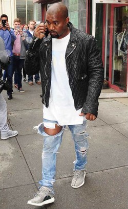 Dijual Rp 2,6 Juta, Sneakers Yeezy Kanye West Habis Terjual Dalam 15 Menit