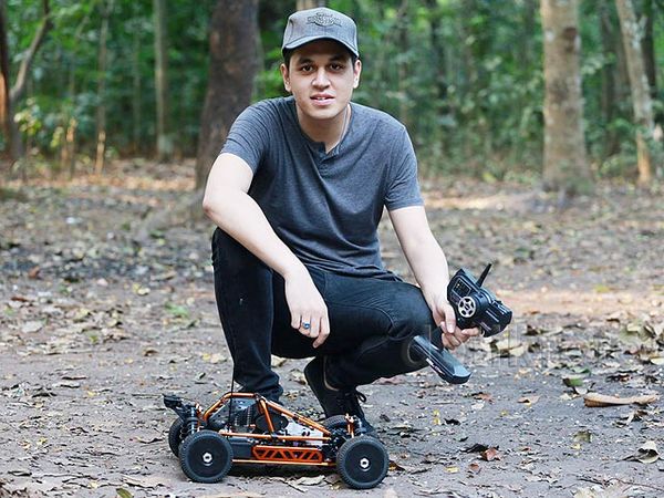 Kevin Julio Asyik Main RC Car