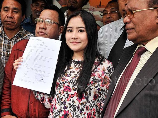 Prilly Latuconsina Sambangi Polda Metro Jaya