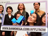Penyerahan Hadiah Apply Online Kartu Kredit Bank Mega