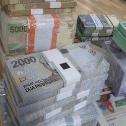 Dolar AS Tembus Rp 13.500, Ini Kata Analis