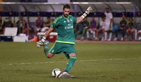 Casilla: Jadi Kiper Utama? Semua Terserah Benitez