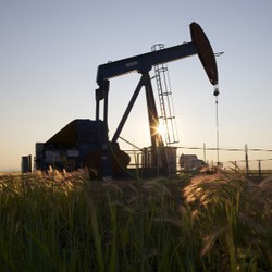 Harga Minyak Turun, Untung 2 Perusahaan Raksasa Ini Anjlok