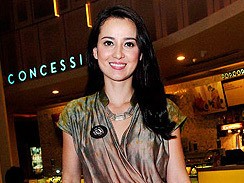Diminta Nyanyi Pertama Kali, Ini Cerita Julie Estelle
