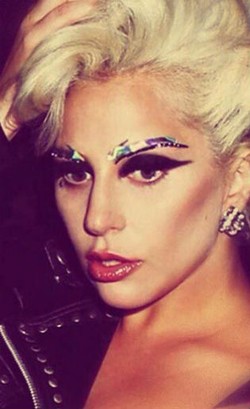 6 Bentuk Alis Aneh Lady Gaga, Bergaya Punk Hingga Bertabur Kristal